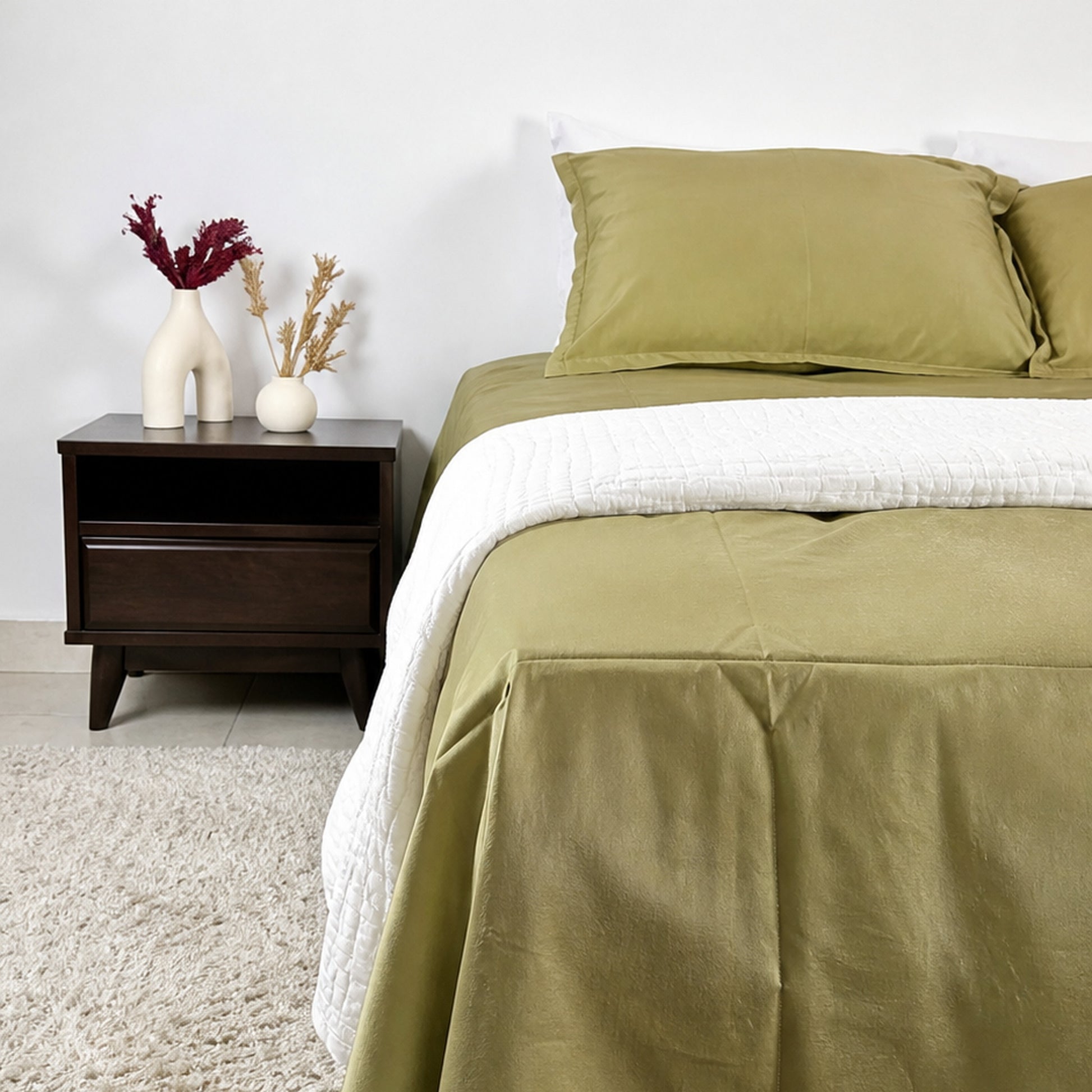 Homlin Luxury Sateen Cotton Bedsheet - 800 TC product photo - 26-bedsheet-set-olive-bedside-vertical.jpg