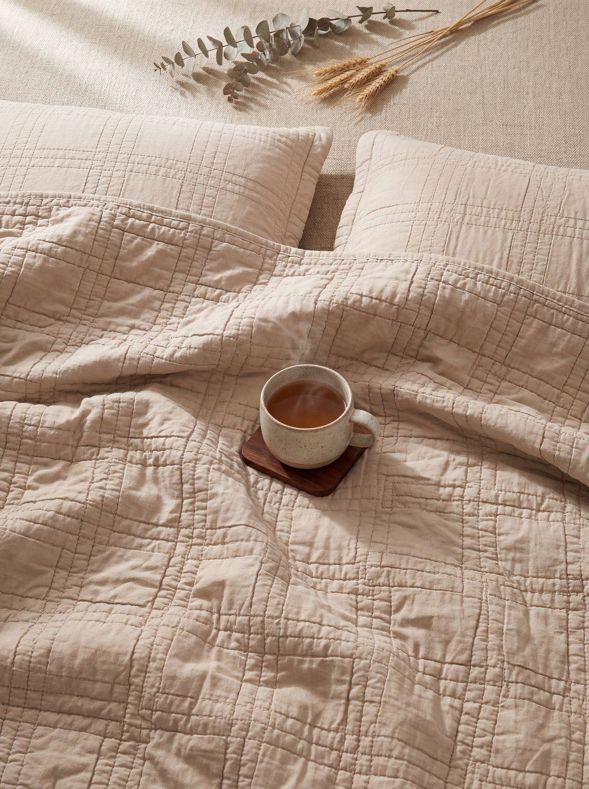 Complete Bed Bundle: Eternal Horizon Ripple Quilt + 500 TC Sheet