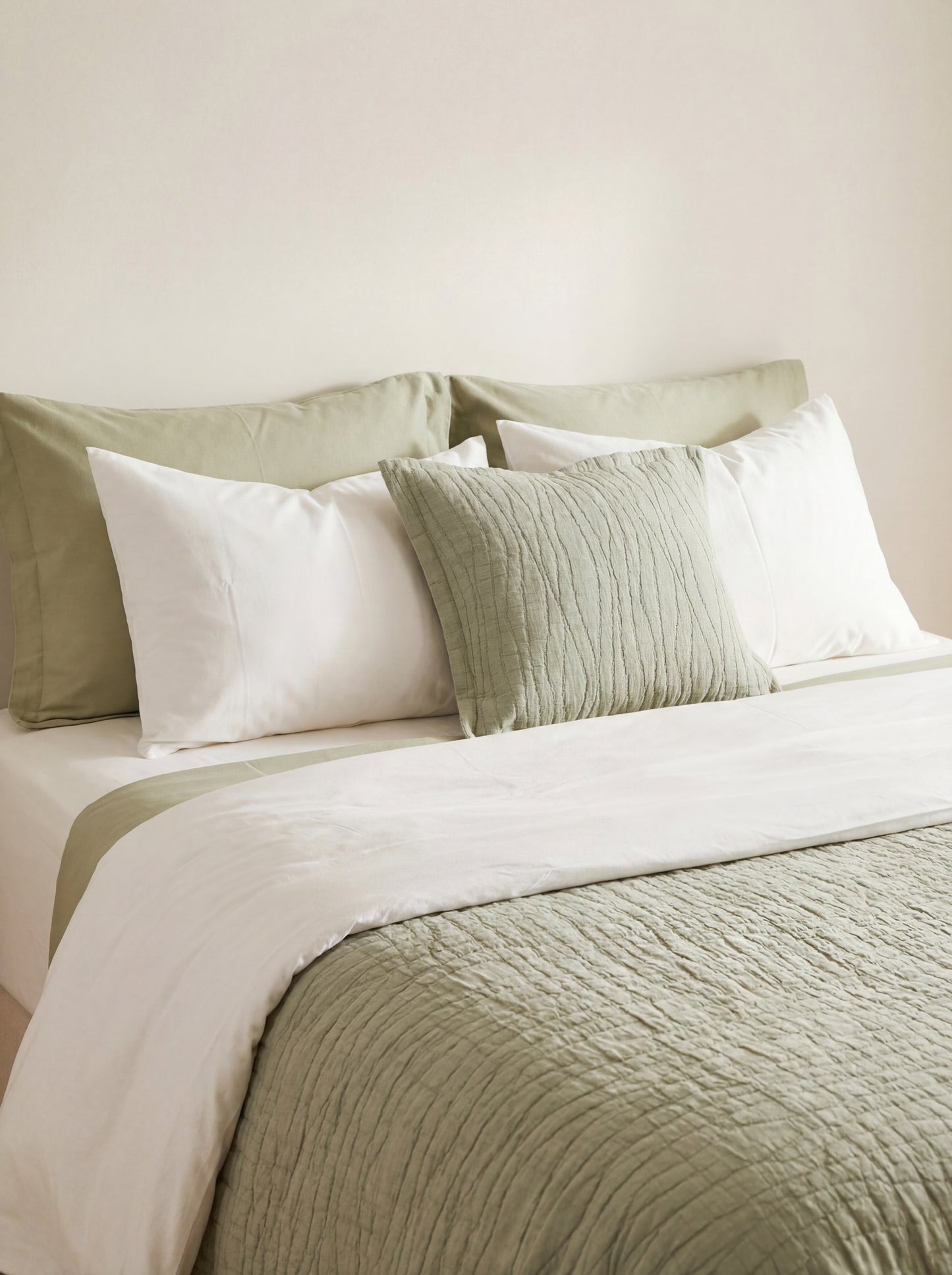 The Serene Nile Wave Quilt
