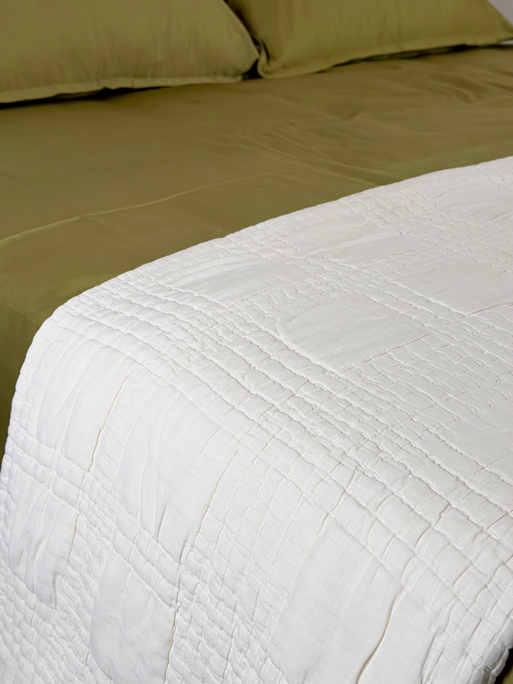 Homlin Sateen Cotton Bedsheet - 500 TC flat sheet in Cream, 250 x 270 cm, quilt texture detail - enhanced from IMG_3609.jpg