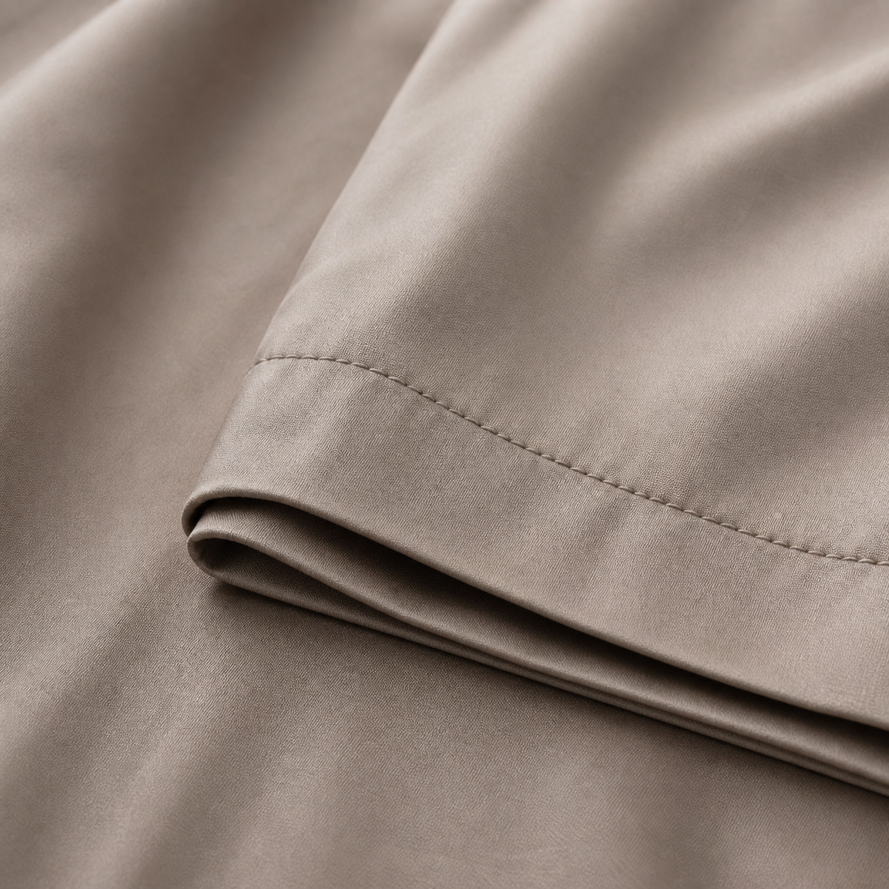 800 TC Homlin cotton sateen fabric detail and hem stitching